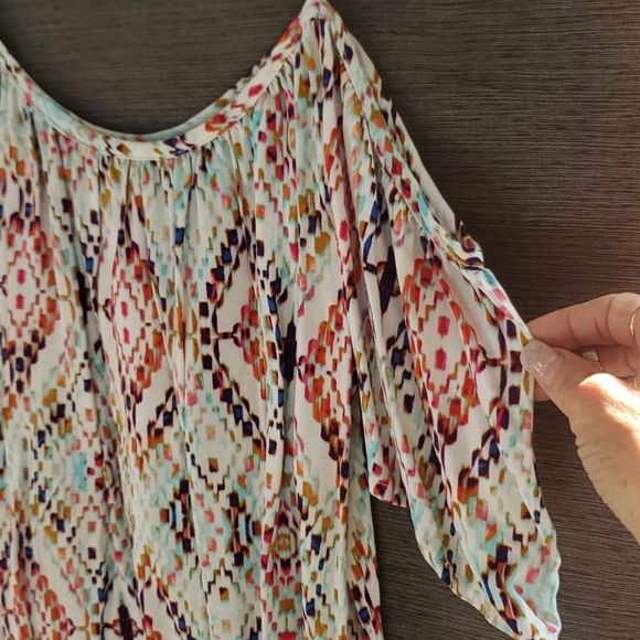 Cold Shoulder Shirt - Picture 2 of 7